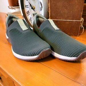 NEW Ryka slip on sneakers